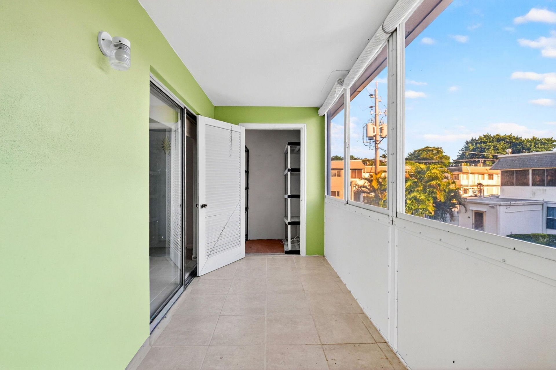 2880 Lake Osborne Drive, Unit 210, Lake Worth Beach, FL 33461 Photo