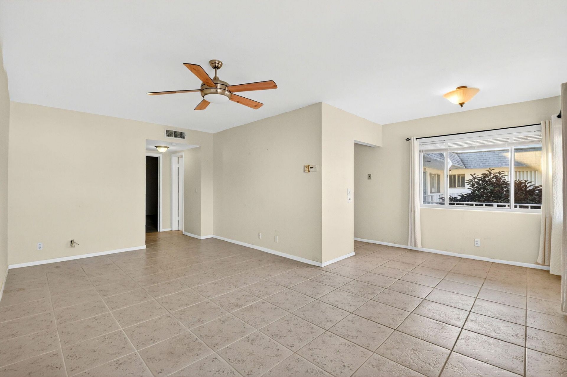 2880 Lake Osborne Drive, Unit 210, Lake Worth Beach, FL 33461 Photo