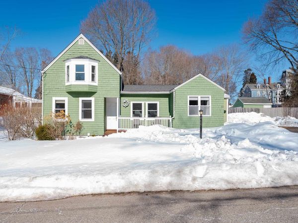 80 Woodlawn Circle, Portsmouth, NH 03801