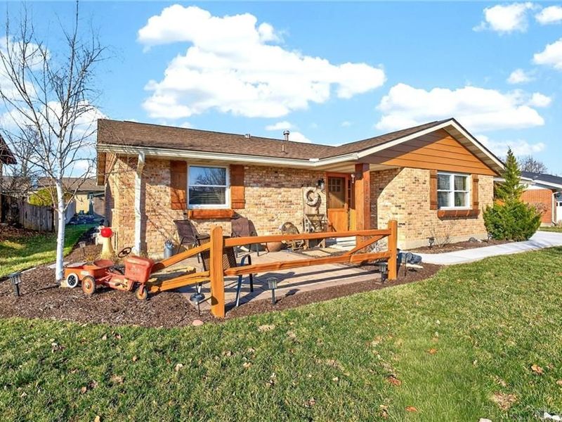 619 Rohrer Drive, Tipp City, OH 45371 Photo 2