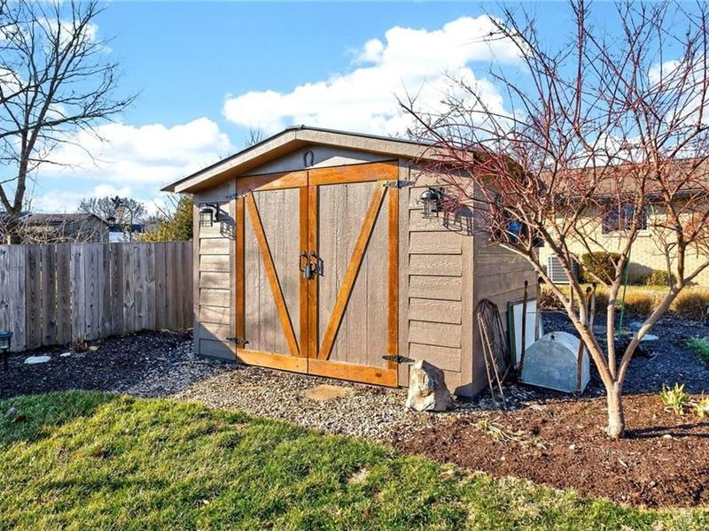 619 Rohrer Drive, Tipp City, OH 45371 Photo 37