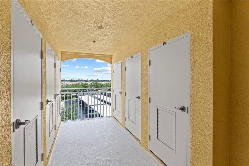 6820 Sterling Greens Pl, Unit 401, Naples, FL 34104 Photo