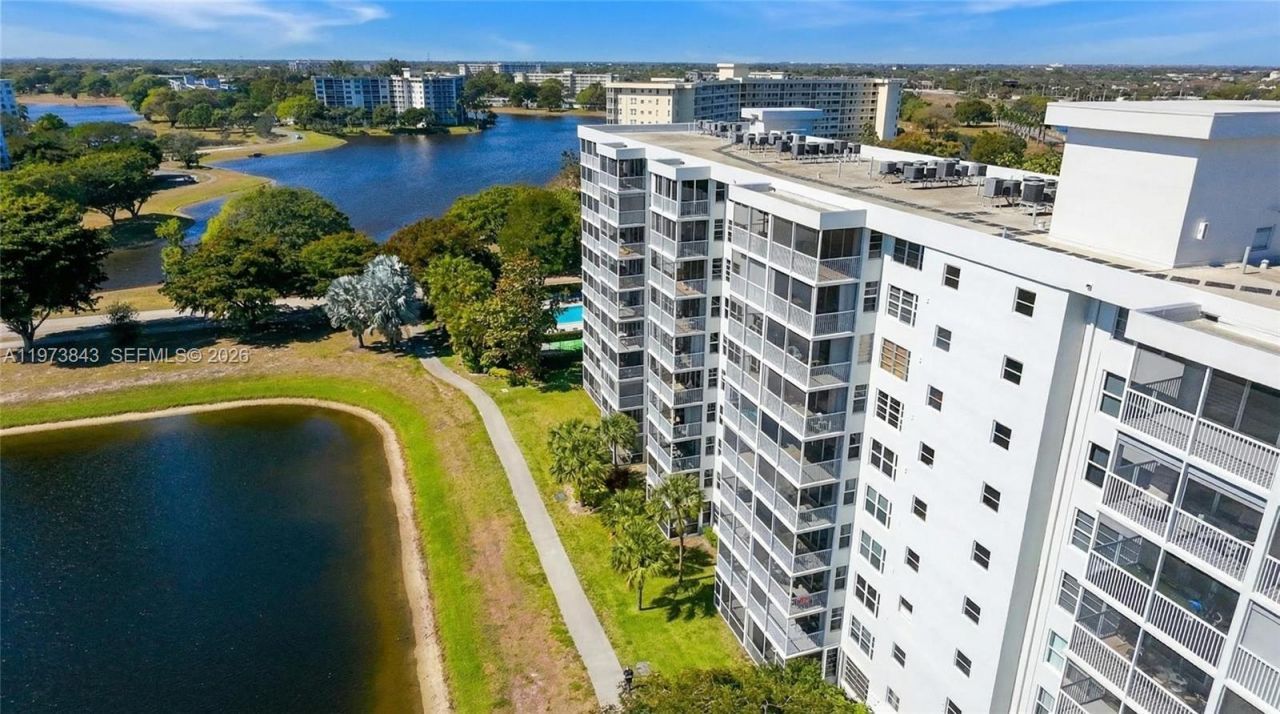 2900 N Course Dr, Unit 804, Pompano Beach, FL 33069 Photo