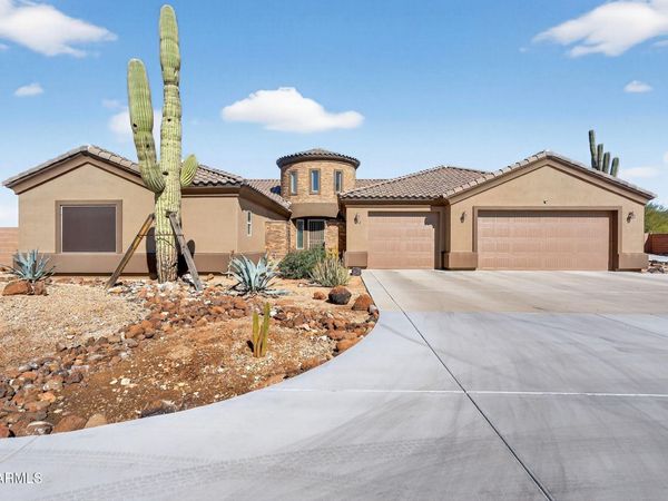 112 W CIRCLE MOUNTAIN Road, New River, AZ 85087