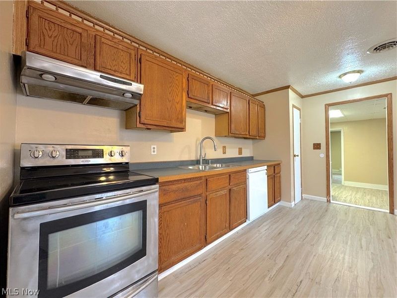 18066 Hillcrest Drive, Lake Milton, OH 44429 Photo 10