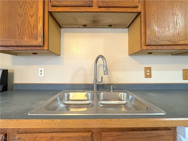 18066 Hillcrest Drive, Lake Milton, OH 44429 Photo 11