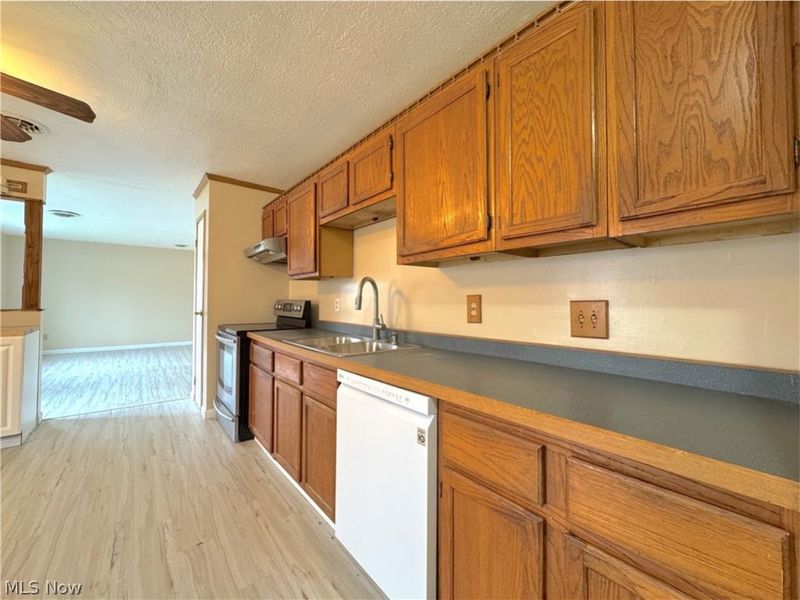 18066 Hillcrest Drive, Lake Milton, OH 44429 Photo 13