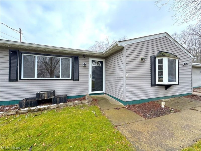 18066 Hillcrest Drive, Lake Milton, OH 44429 Photo 2