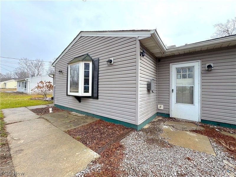 18066 Hillcrest Drive, Lake Milton, OH 44429 Photo 3