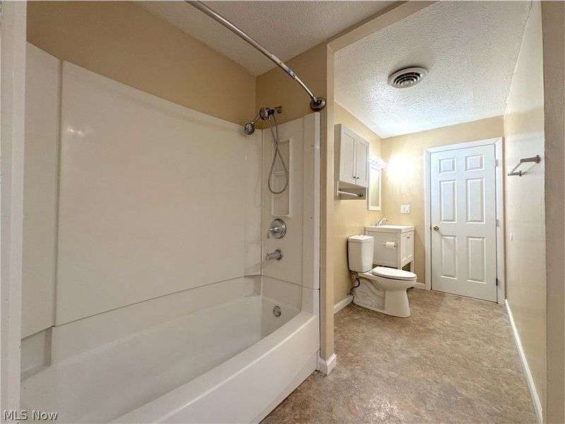 18066 Hillcrest Drive, Lake Milton, OH 44429 Photo 33