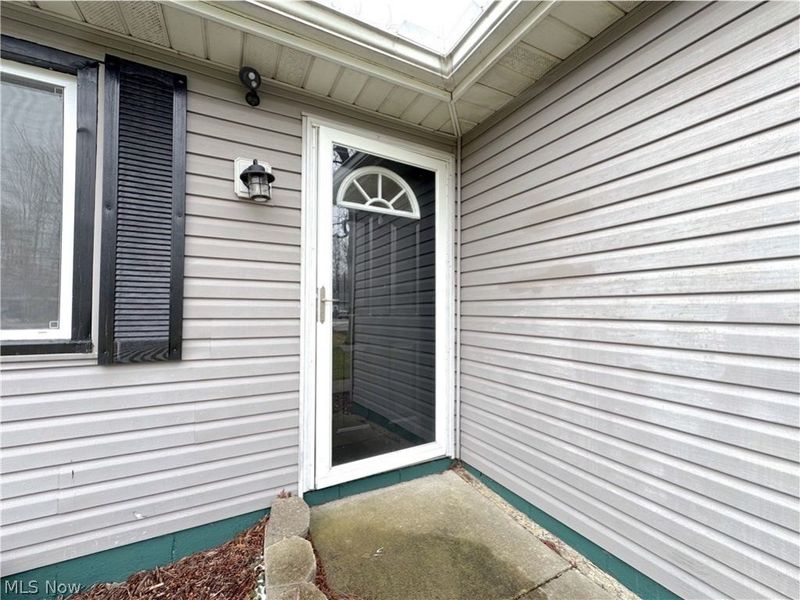 18066 Hillcrest Drive, Lake Milton, OH 44429 Photo 4