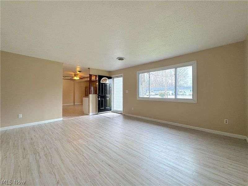 18066 Hillcrest Drive, Lake Milton, OH 44429 Photo 9