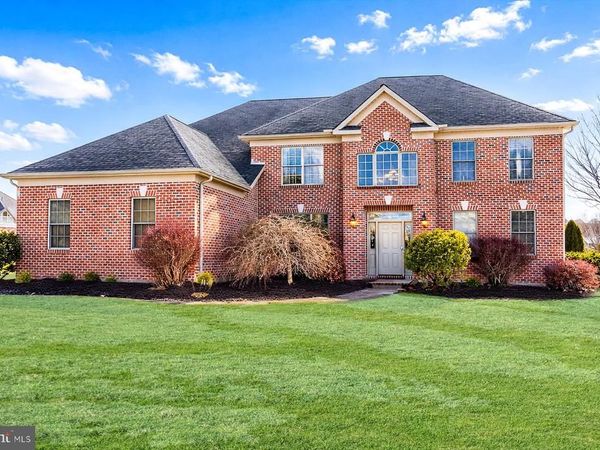 1563 WINSFORD LANE, YORK, PA 17404