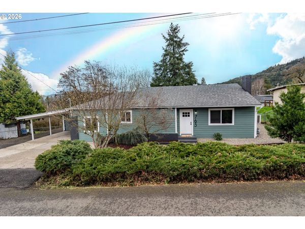 765 W RAINBOW ST, Roseburg, OR 97471