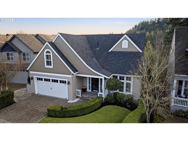 1465 WILLAMETTE FALLS DR, West Linn, OR 97068
