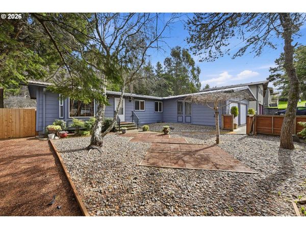 1623 LINCOLN ST, North Bend, OR 97459