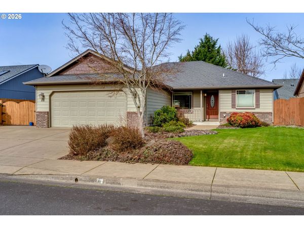 28 SANDALWOOD LOOP, Creswell, OR 97426