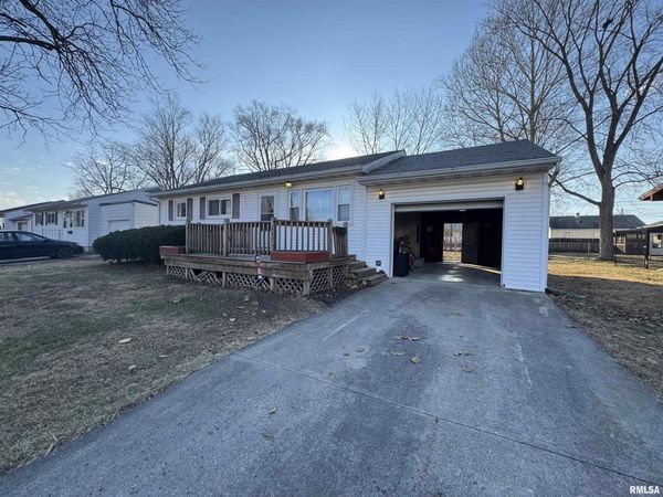 157 PORTLAND Place, Lincoln, IL 62656