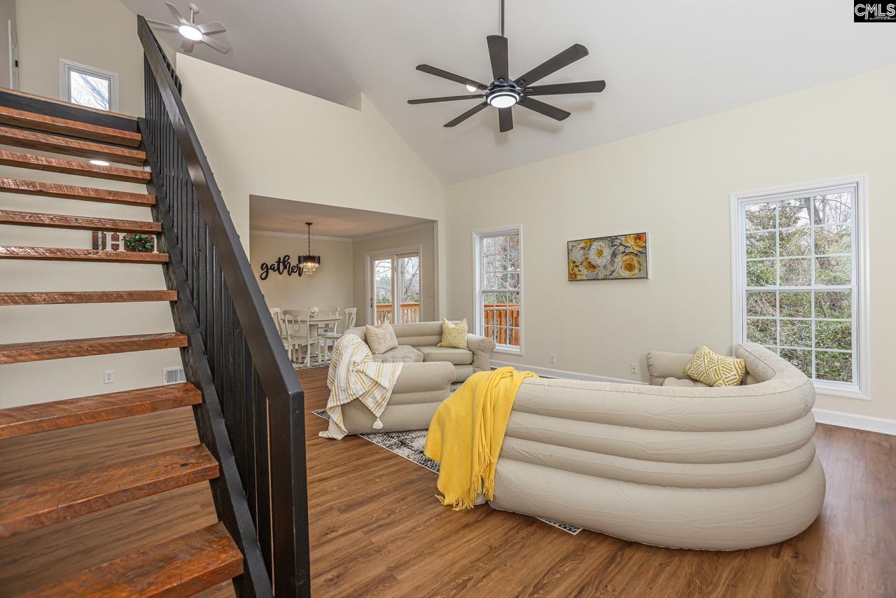 1832 Woodvalley Drive Photo 6