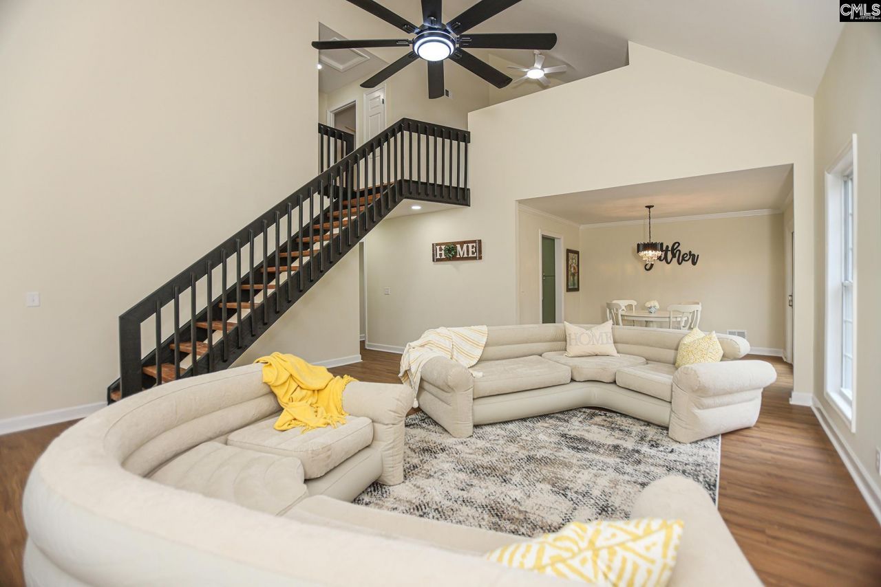 1832 Woodvalley Drive Photo 7