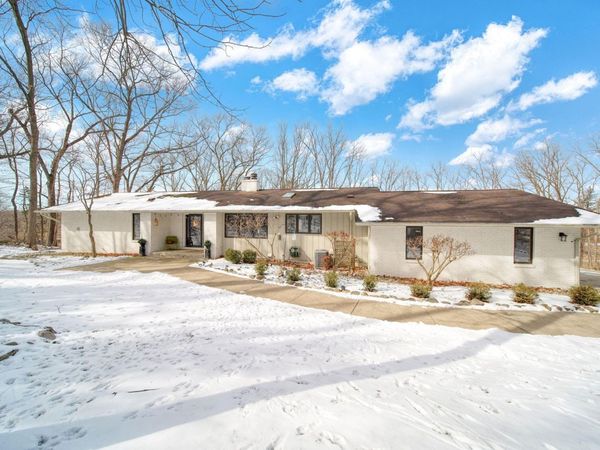 1910 Essex Lane, Jackson, MI 49203