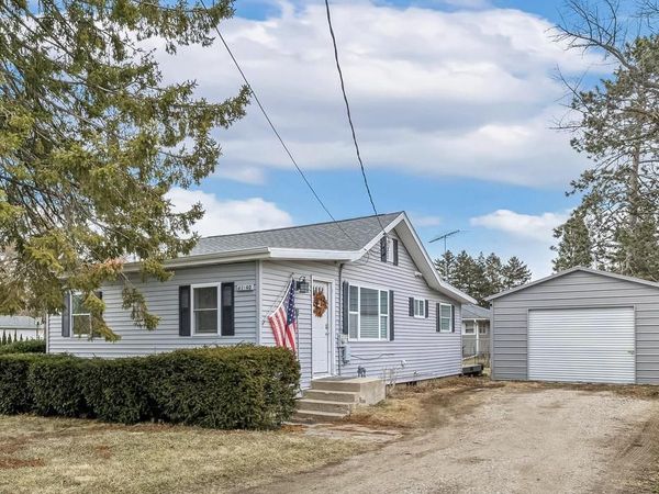 N1340 Cedar ROAD, Genoa City, WI 53128