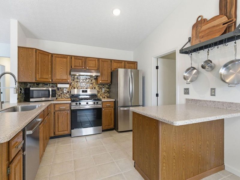 8652 Westpoint Drive, Galloway, OH 43119 Photo 10