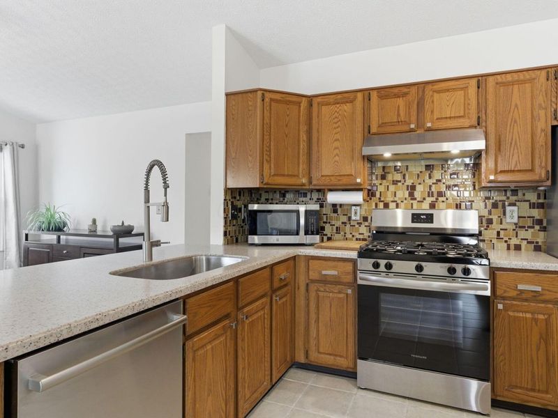 8652 Westpoint Drive, Galloway, OH 43119 Photo 11