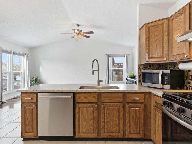 8652 Westpoint Drive, Galloway, OH 43119 Photo 12