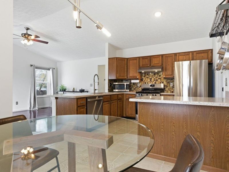 8652 Westpoint Drive, Galloway, OH 43119 Photo 17