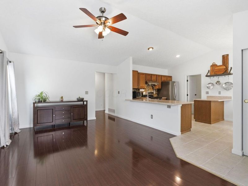 8652 Westpoint Drive, Galloway, OH 43119 Photo 8