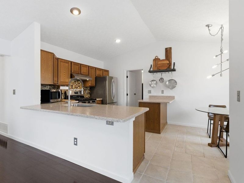 8652 Westpoint Drive, Galloway, OH 43119 Photo 9