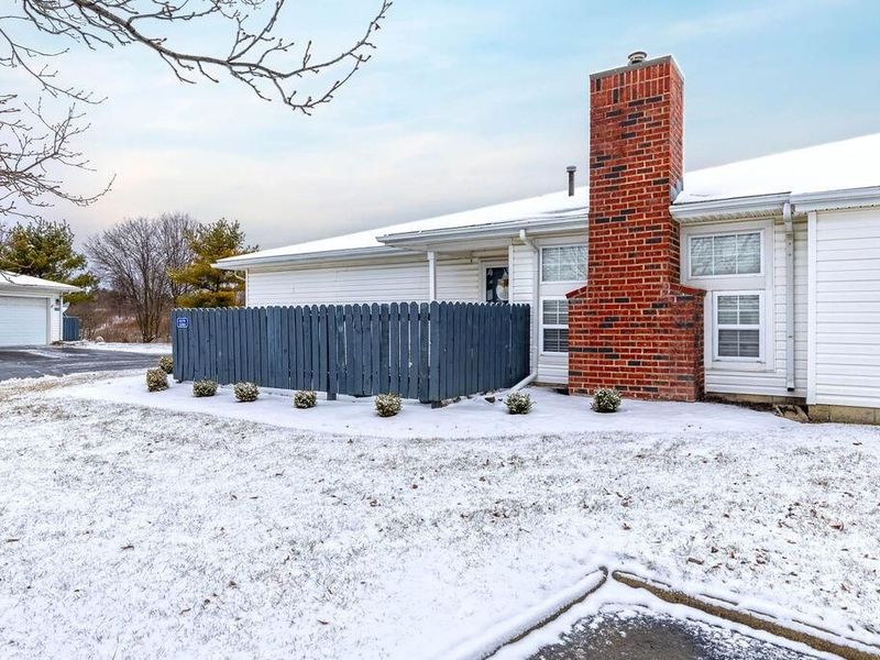 8378 Greyhawk Circle, Columbus, OH 43240 Photo 2