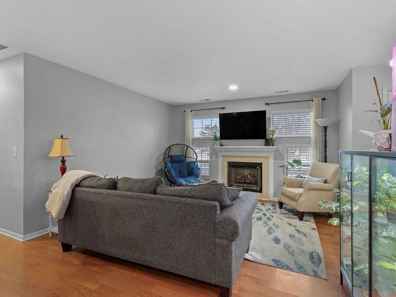 8378 Greyhawk Circle, Columbus, OH 43240 Photo 6