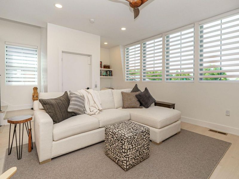 564 Lathrop Street , Columbus, OH 43206 Photo 4