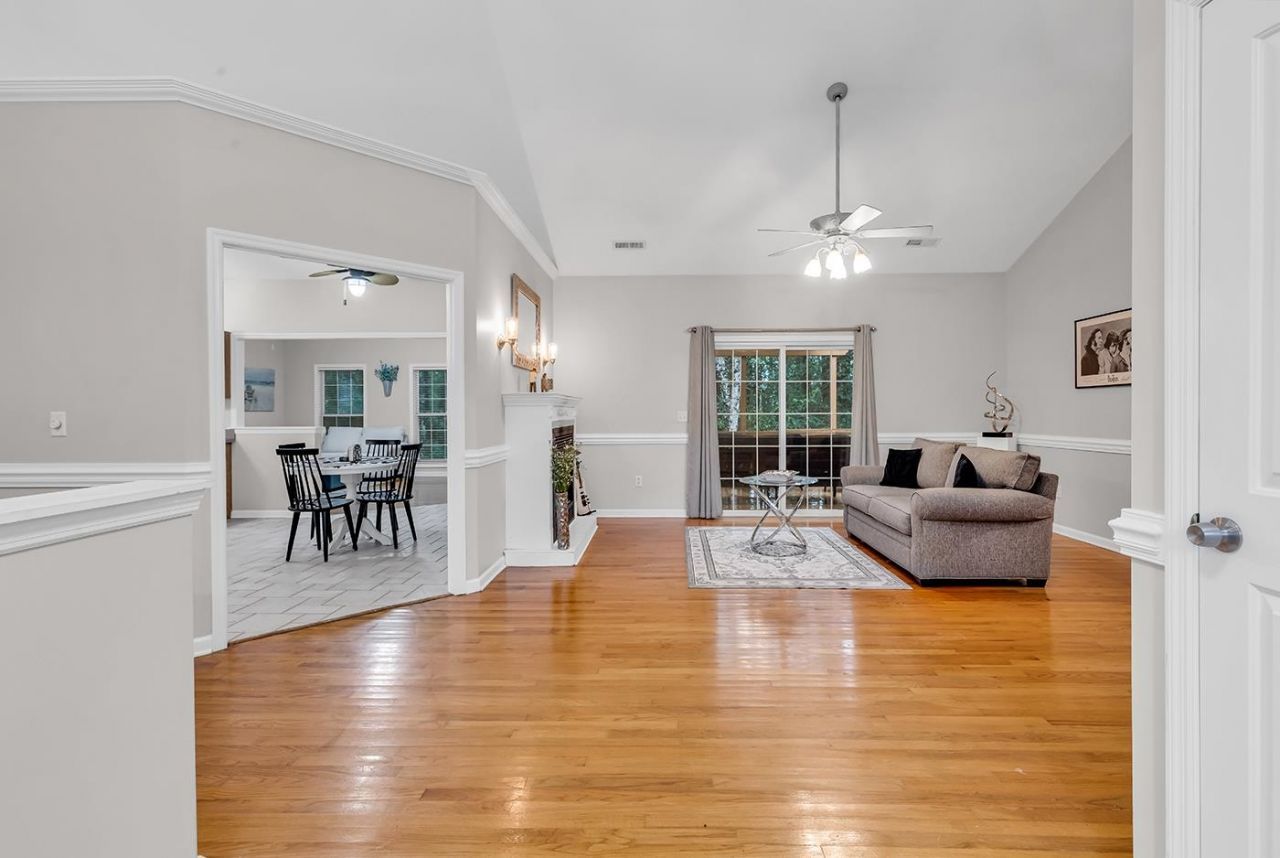 527 Alderly Ct. Photo 8
