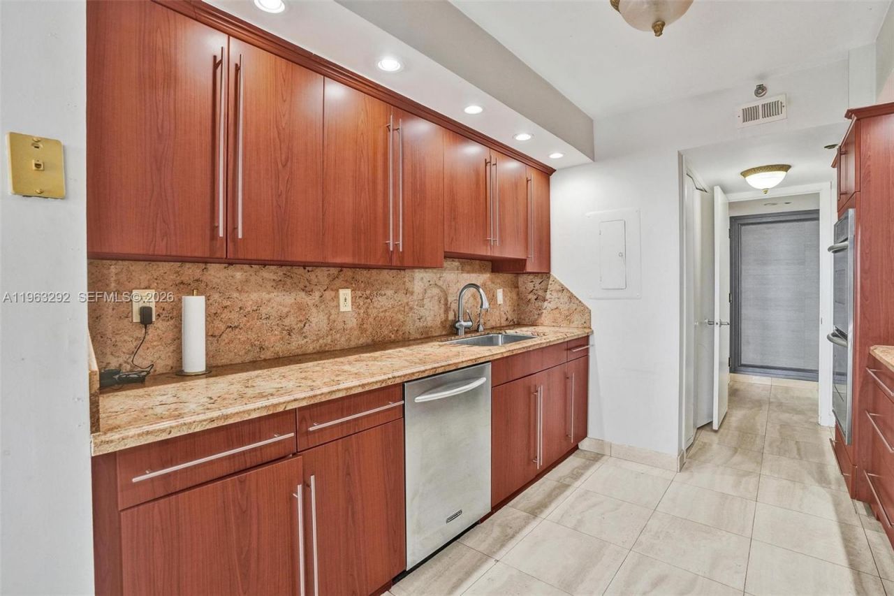 19355 Turnberry Way , Unit 8K, Aventura, FL 33180 Photo