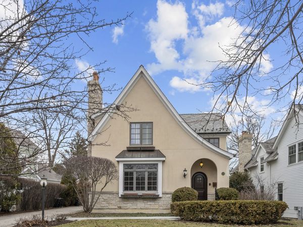 33 Washington Circle , Lake Forest, IL 60045