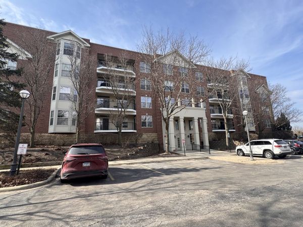 3135 Town Square Drive , Unit 104, Rolling Meadows, IL 60008