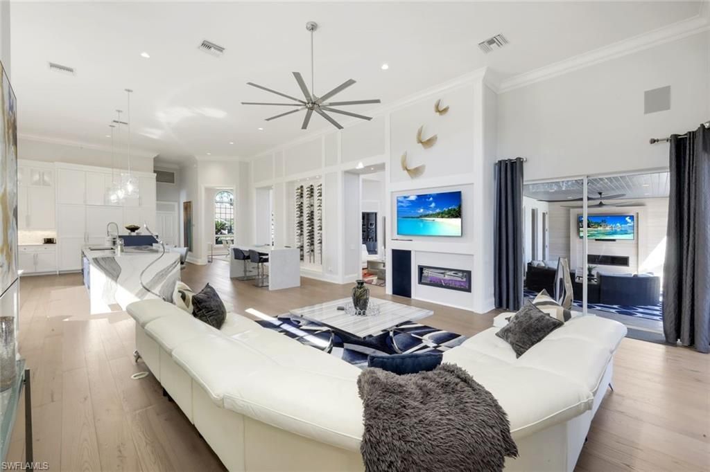 12924 Bald Cypress Ln, Naples, FL 34119 Photo