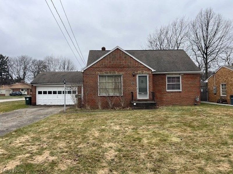 6004 Twin Lakes Drive, Parma, OH 44129 Photo 1