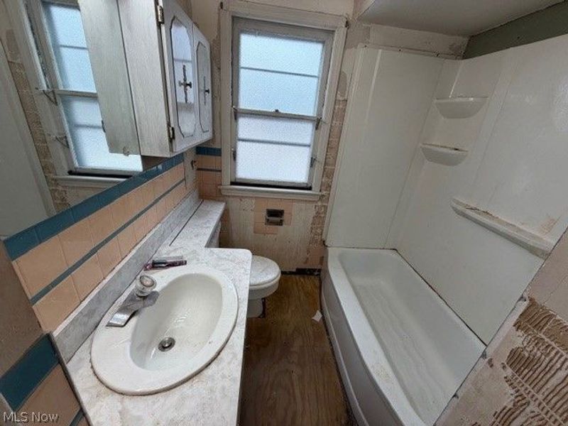 6004 Twin Lakes Drive, Parma, OH 44129 Photo 5