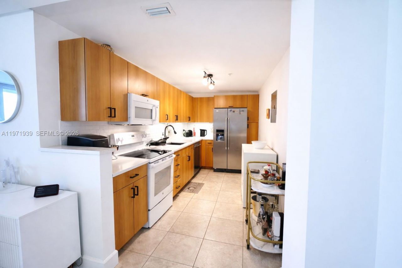 7501 E Treasure Dr, Unit 7L, North Bay Village, FL 33141 Photo