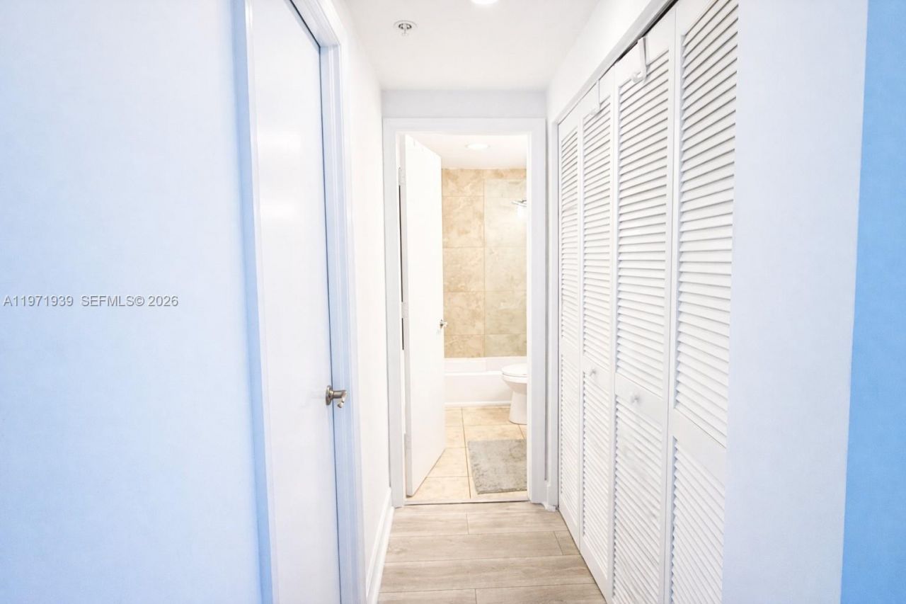 7501 E Treasure Dr, Unit 7L, North Bay Village, FL 33141 Photo