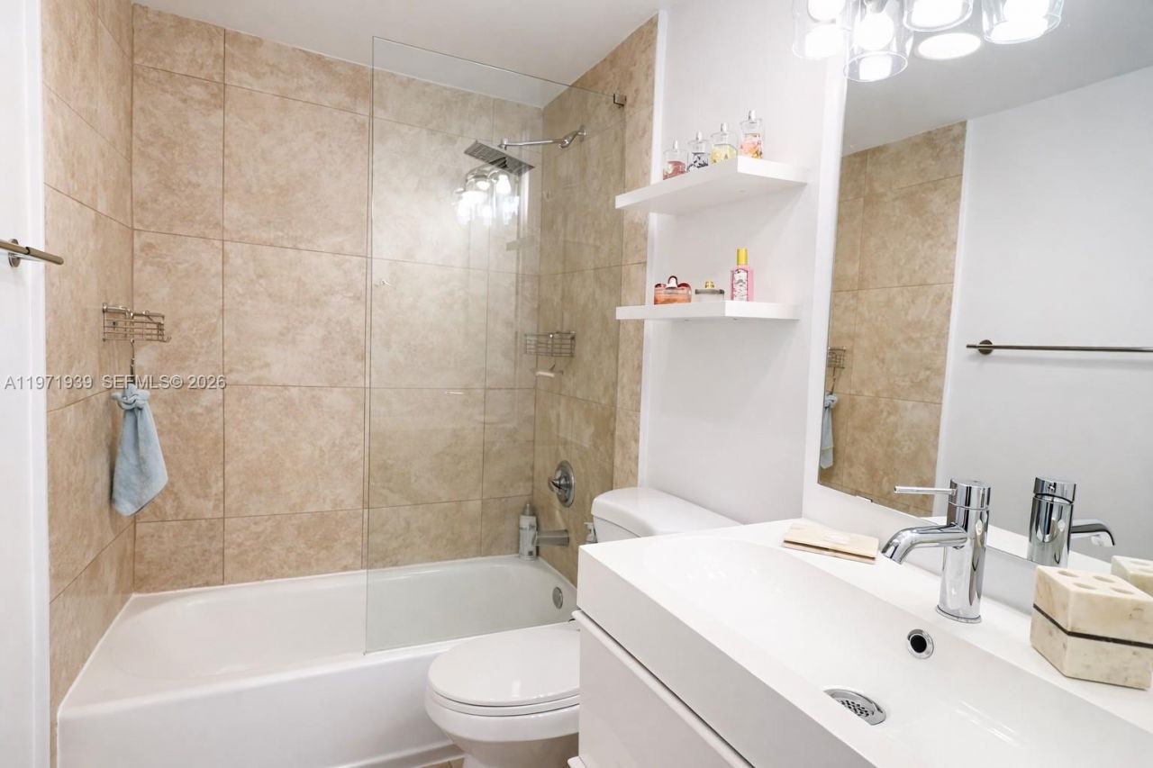 7501 E Treasure Dr, Unit 7L, North Bay Village, FL 33141 Photo