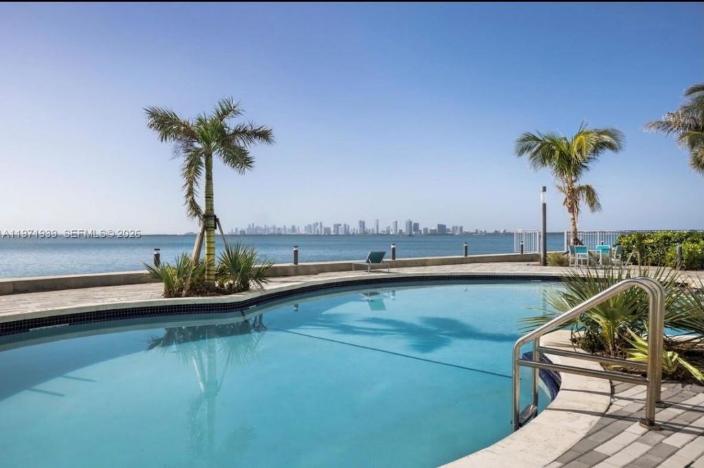 7501 E Treasure Dr, Unit 7L, North Bay Village, FL 33141 Photo