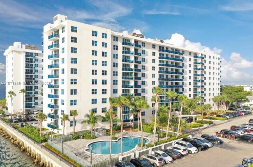 7501 E Treasure Dr, Unit 7L, North Bay Village, FL 33141 Photo