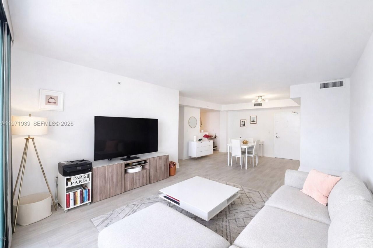 7501 E Treasure Dr, Unit 7L, North Bay Village, FL 33141 Photo