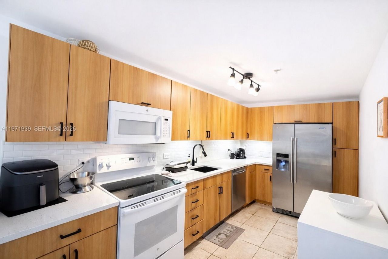 7501 E Treasure Dr, Unit 7L, North Bay Village, FL 33141 Photo