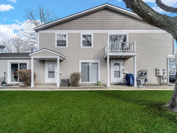 1242 Nova Court , Wheeling, IL 60090